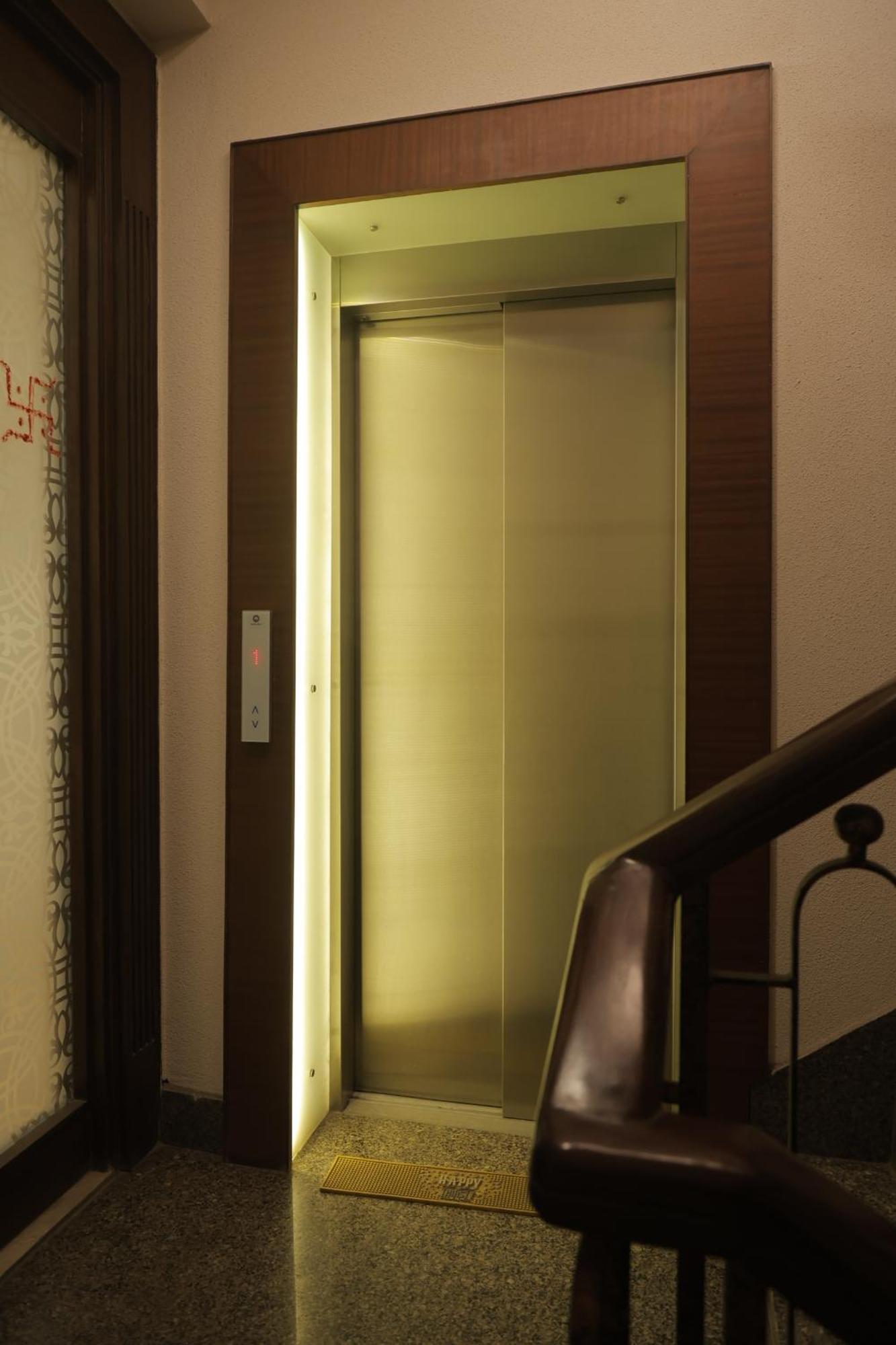 Under My Roof Superio Bed & Breakfast New Delhi Exterior photo