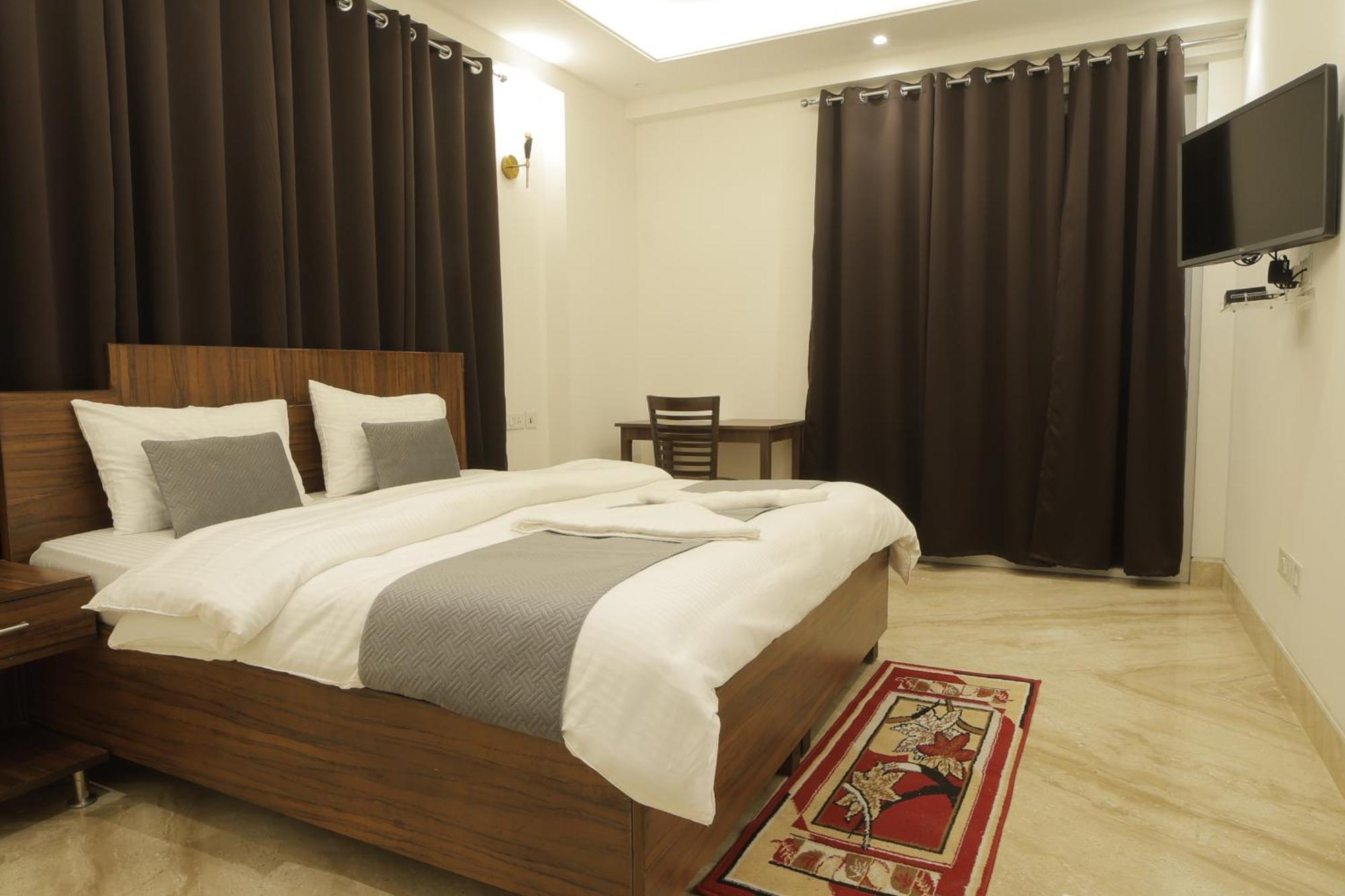 Under My Roof Superio Bed & Breakfast New Delhi Exterior photo