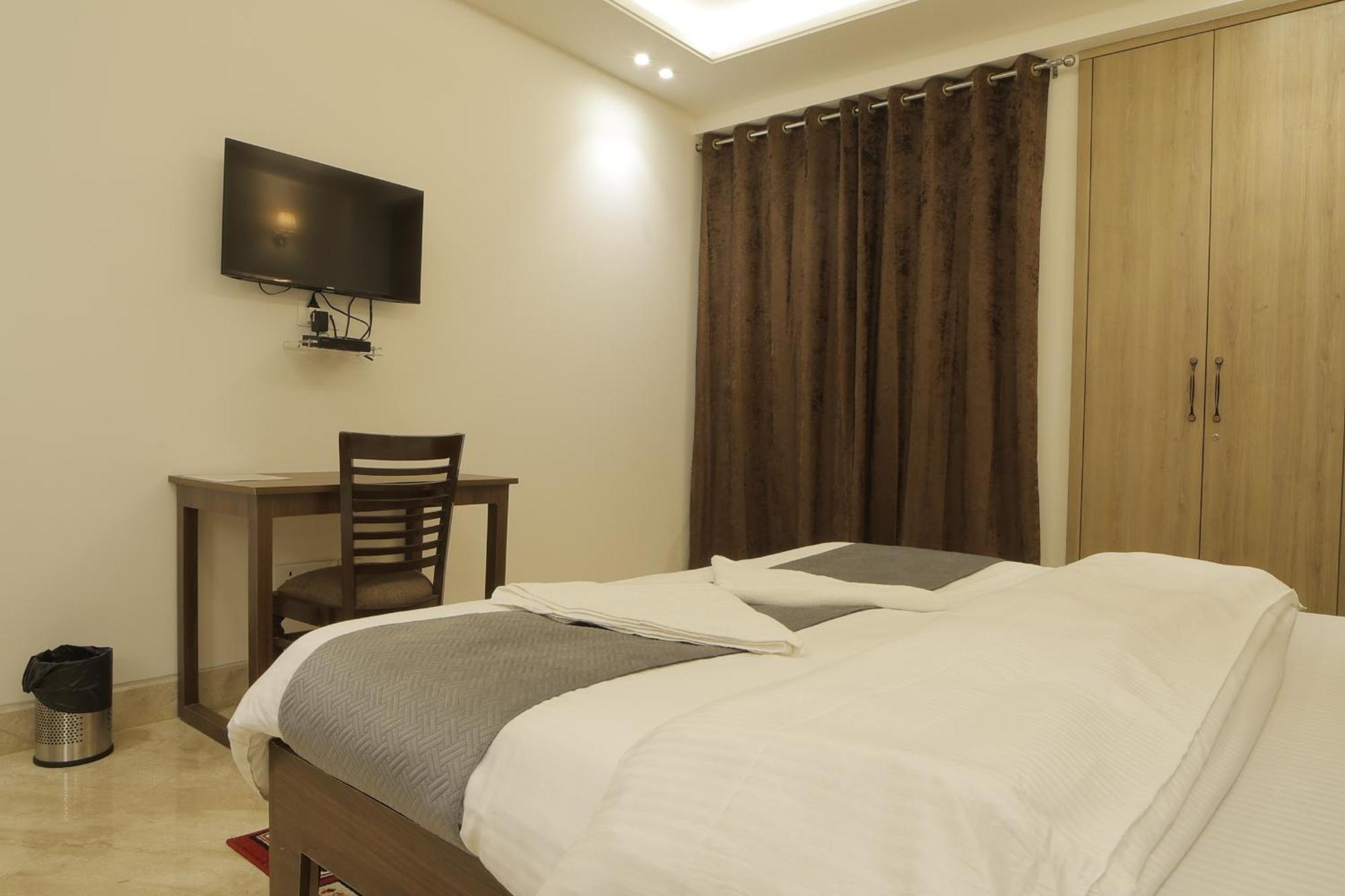 Under My Roof Superio Bed & Breakfast New Delhi Exterior photo