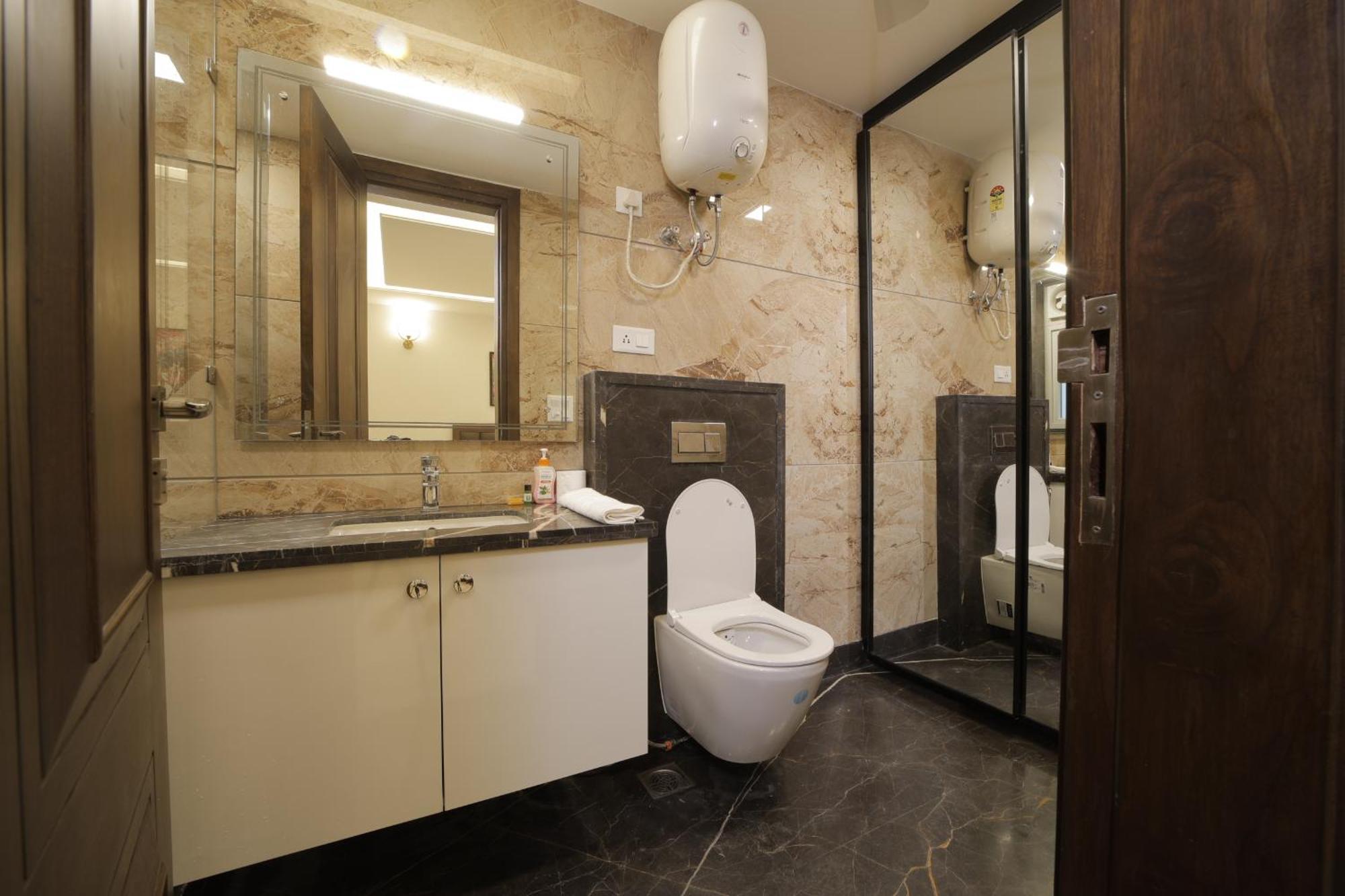 Under My Roof Superio Bed & Breakfast New Delhi Exterior photo