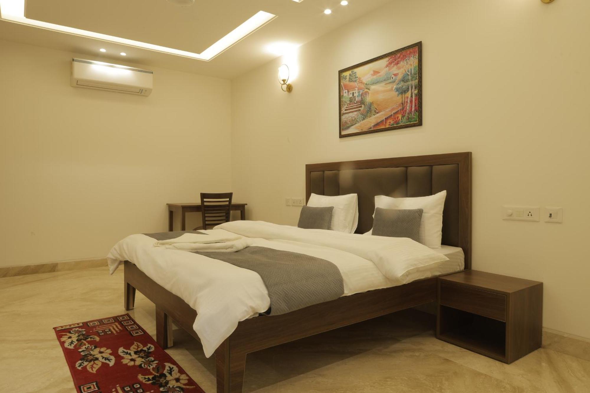Under My Roof Superio Bed & Breakfast New Delhi Exterior photo