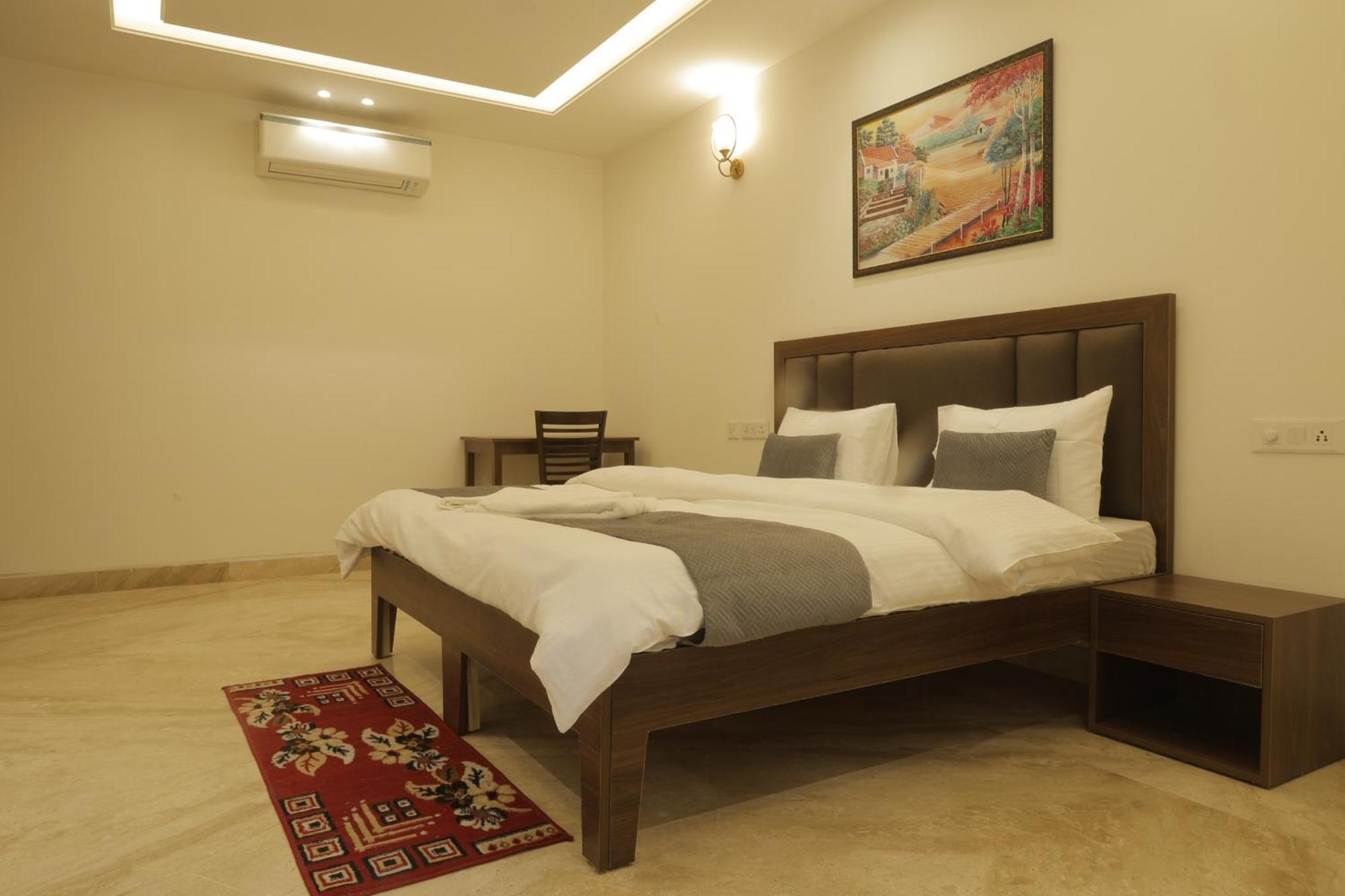 Under My Roof Superio Bed & Breakfast New Delhi Exterior photo